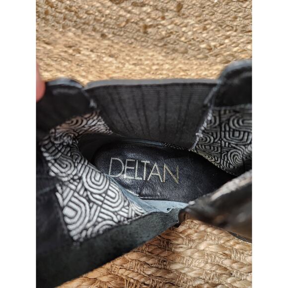 Deltan Womens Black Leather Ankle Boots Shoes 9.5 M Zip-Up Biker - Picture 9 of 11